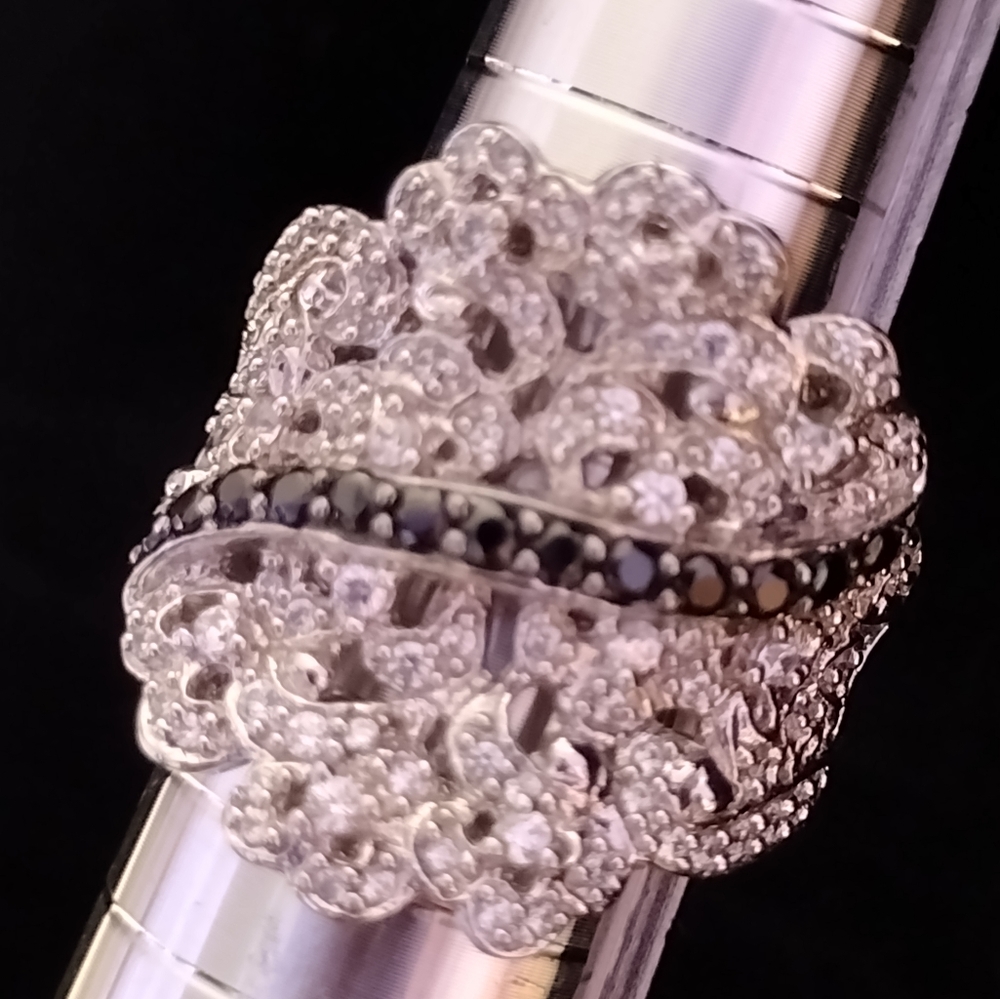 Victoria Wieck .95ct Absolute Overlay Lacy Concave Ring Size 6 Item#010